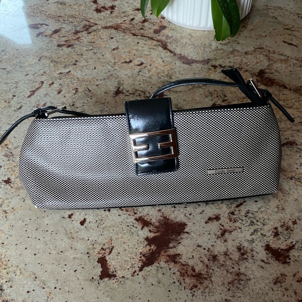 Elegant Black and White Clutch - Picture 12 of 12